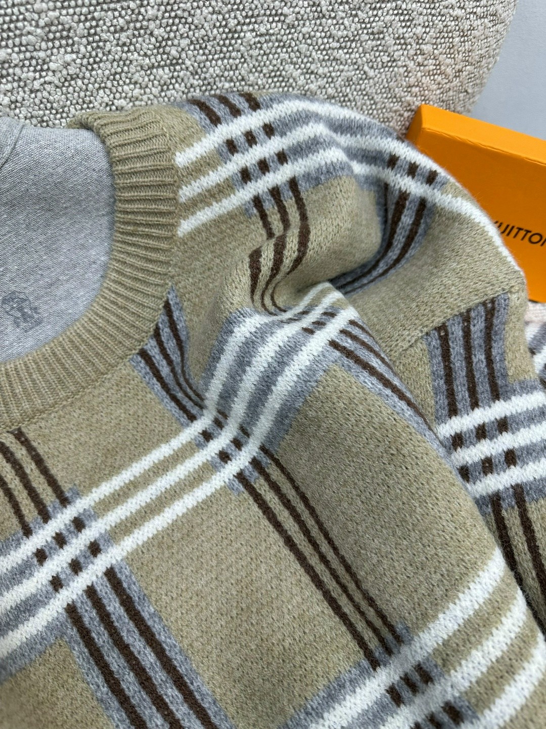 шарф burberry,теплые шарфы,свитер burberry,клетчатый шарф,шарф в клетку