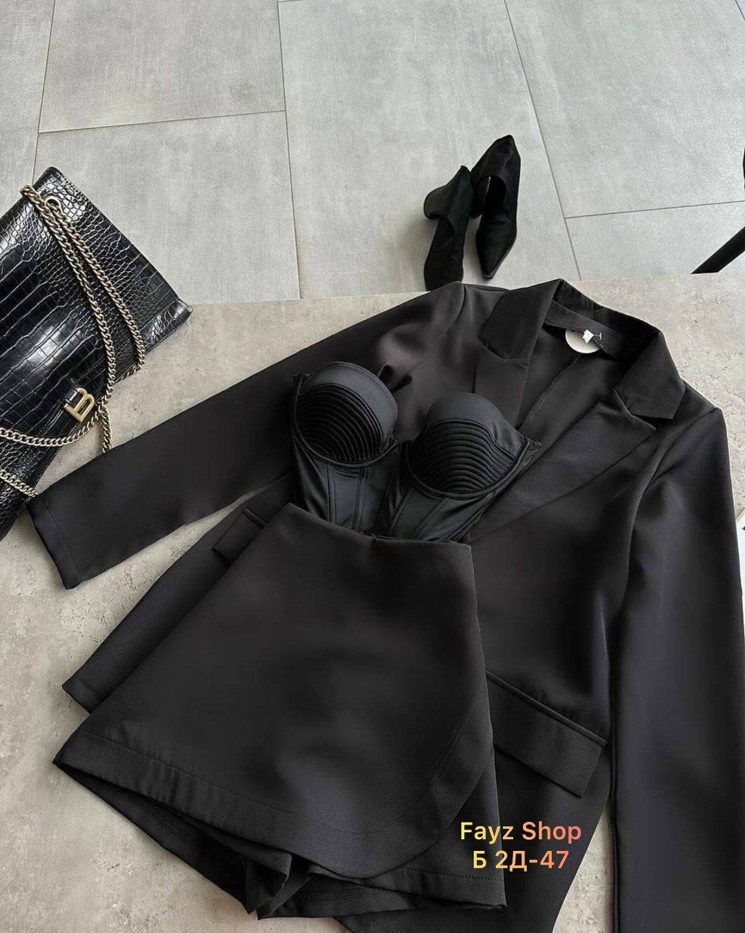 костюм пиджак и юбка,красный костюм пиджак и шорты,красный костюм с шортами женский,женский костюм с шортами,костюм женский с юбкой и пиджаком