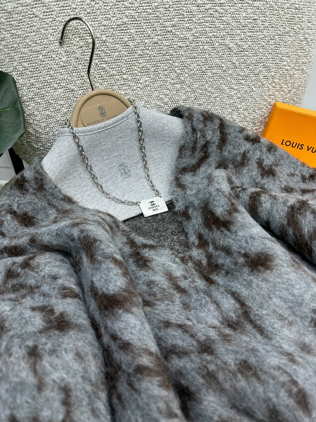 женский вязаный кардиган с леопардовым принтом,женский леопардовый принт вязаный кардиган,кардиган с леопардовым принтом,кардиган цвета хаки с леопардовым принтом,mcdv вязаный кардиган женский свитер