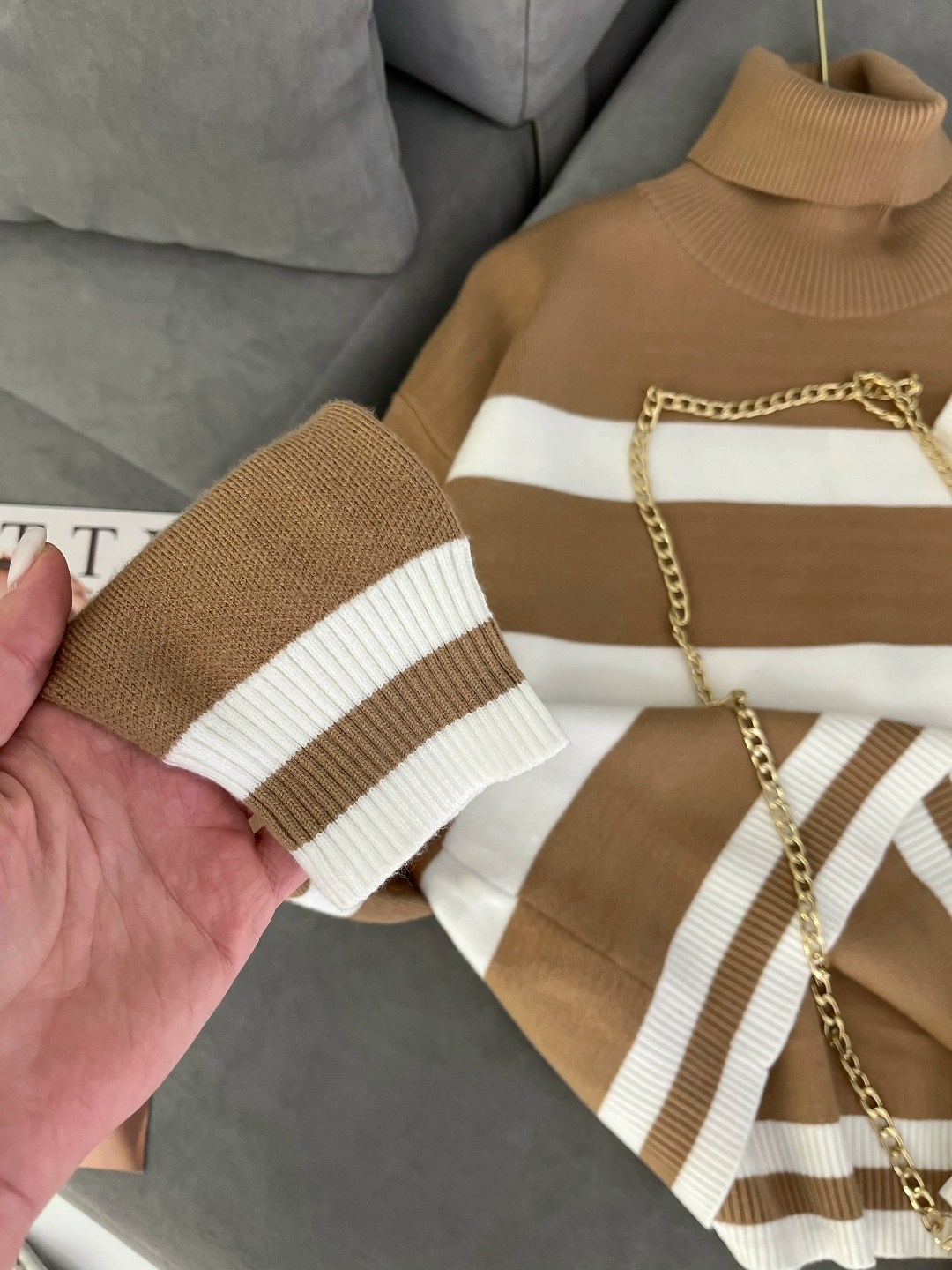 свитер в полоску,женский свитер в полоску,свитер модный,свитера женские,вязаный свитер в полоску