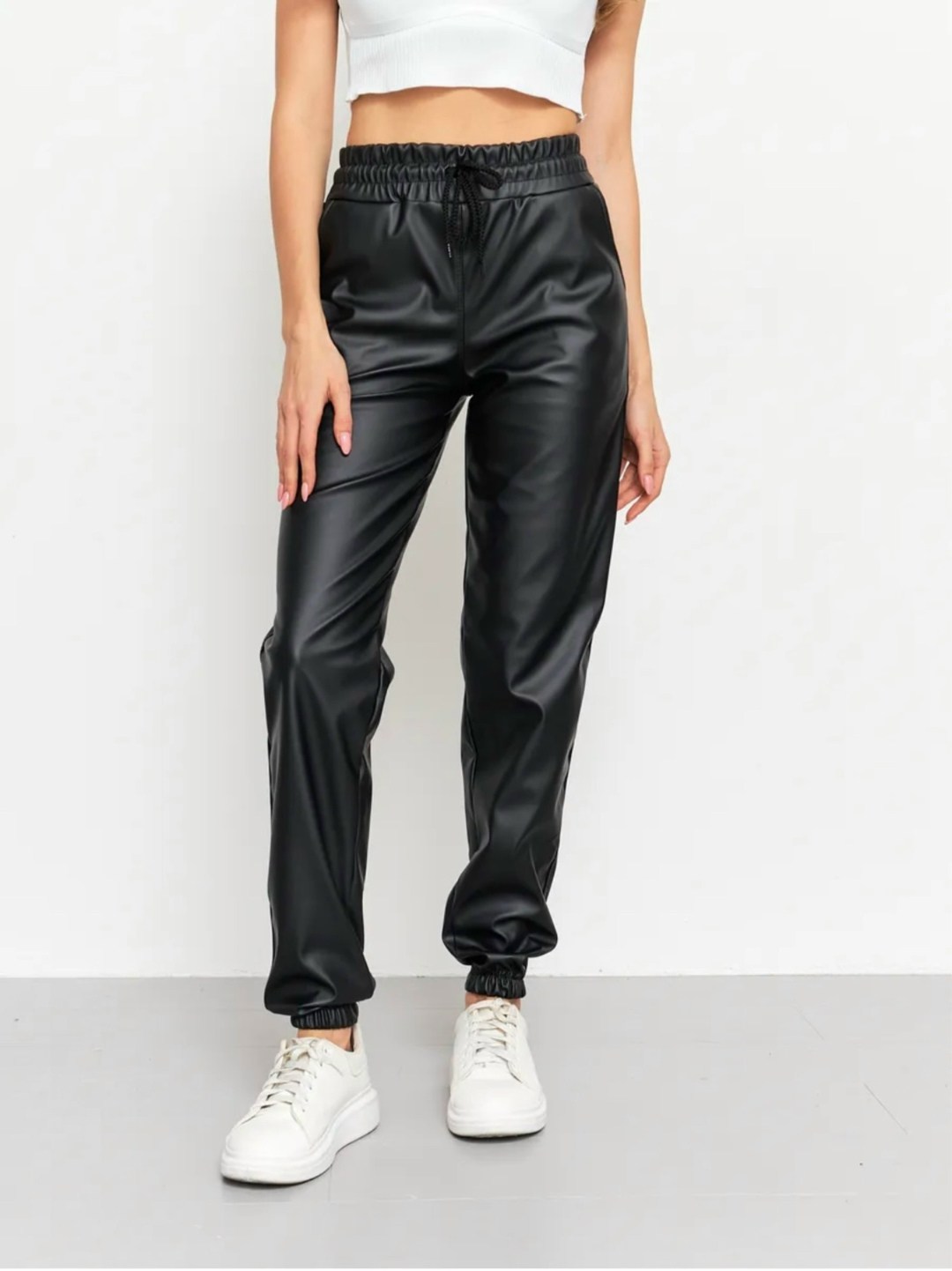 брюки джоггеры кожаные утепленные edgarchan 256000506,брюки джоггеры кожаные,женские брюки из экокожи,джоггеры кожаные утепленные брюки,брюки джоггеры из экокожи