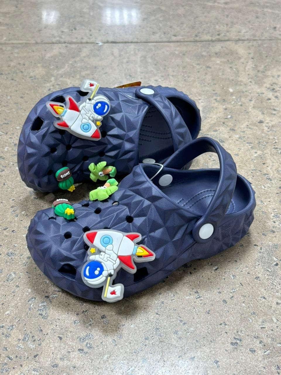 ,крокс джиббитсы,летние тапочки,тапочки модные,детские шлепанцы