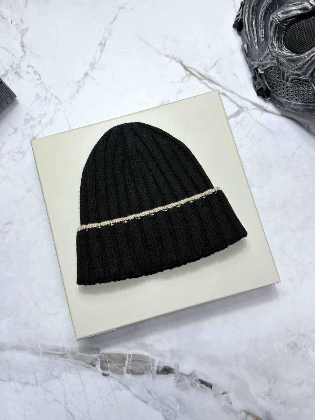 шапка brunello cucinelli черный,мужская зимняя шапка,шапка мужская,brunello cucinelli кашемировая шапка,шапка мужская hugo boss