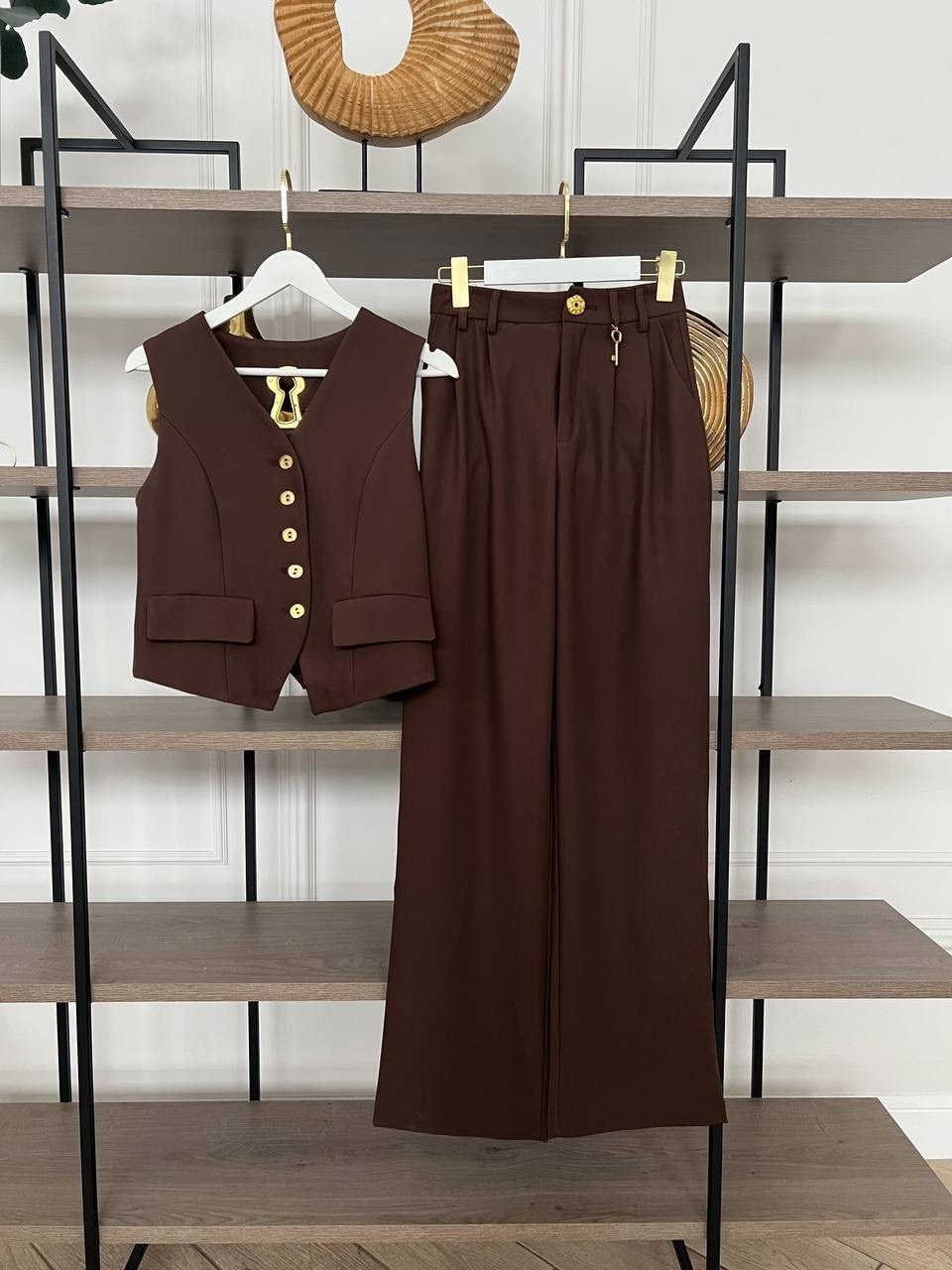 брючный костюм,костюм брючный деловой с жилеткой six reasons,костюм жилет с брюками,костюм брючной деловой,женский костюм брючный с жилетом