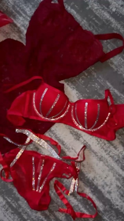 комплект нижнего белья,комплект женского нижнего белья,комплект сексуального нижнего белья,комплект эротического нижнего белья,нижнее белье красное