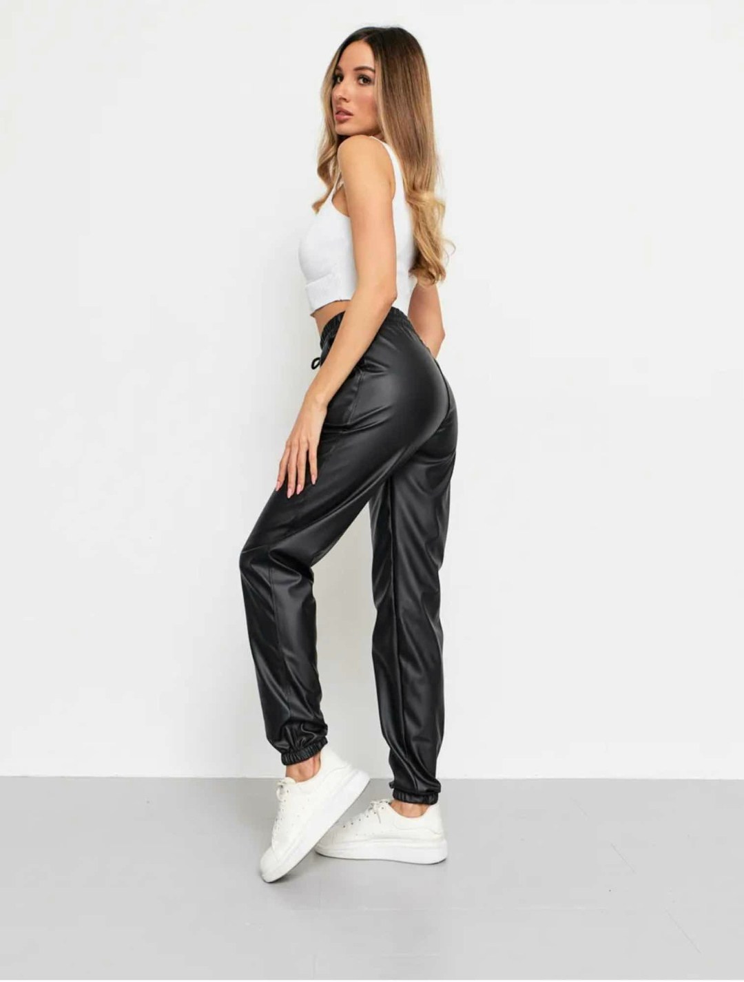 брюки свободные кожаные женские,джоггеры из экокожи женские,брюки кожаные джоггеры mimil,брюки кожа,брюки свободные кожаные женские арт. 776726