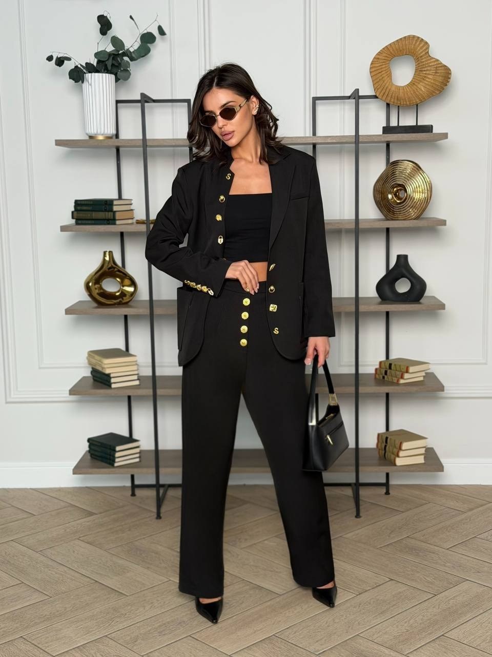 женский брючный костюм gizart 1137a,женский брючный костюм,классический костюм женский,черный брючный костюм с золотыми пуговицами для женщин,черный брючный костюм с золотыми пуговицами maritel