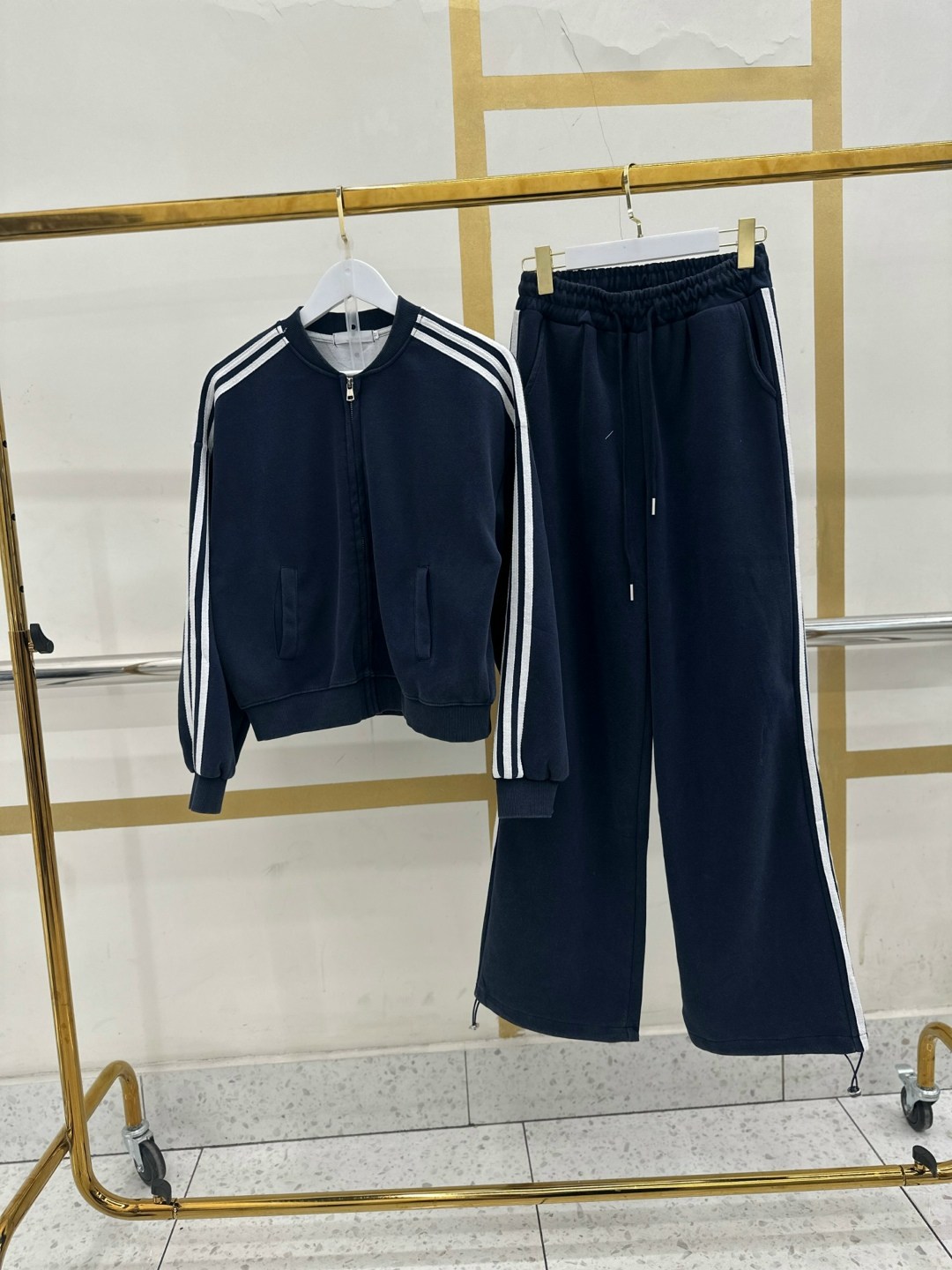 adidas burgundy velour tracksuit,адидас велюровая,велюровый спортивная костюм,бархатный костюм адидас,adidas originals beckenbauer tracksuit velour maroon white size m