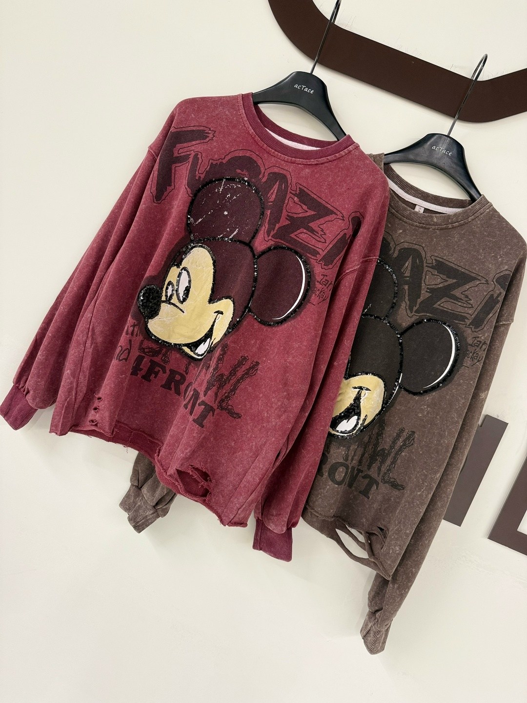 свитшот рваный толстовка варенка оверсайз кофта мики маус,свитшот варенка миккимаус amour closet,свитшот женская,свитшот с микимаусом,свитшот толстовка оверсайз микки маус со стразами