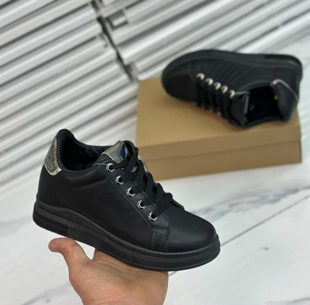 ,женские кроссовки,кроссовки модные,обуви,женские белые кроссовки