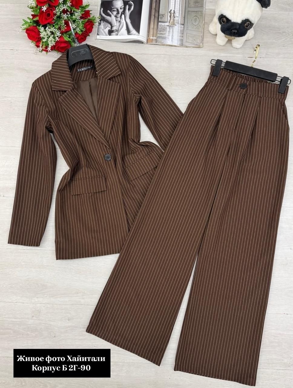 серый брючный костюм,костюм деловой женский,женские костюмы в полоску,костюм двойка,брючный костюм