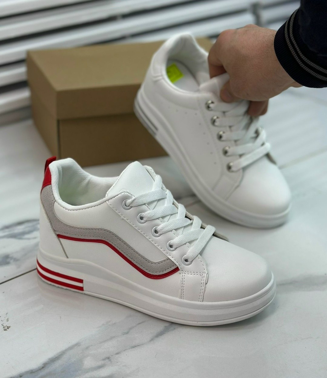 ,женские кроссовки,кроссовки модные,обуви,женские белые кроссовки