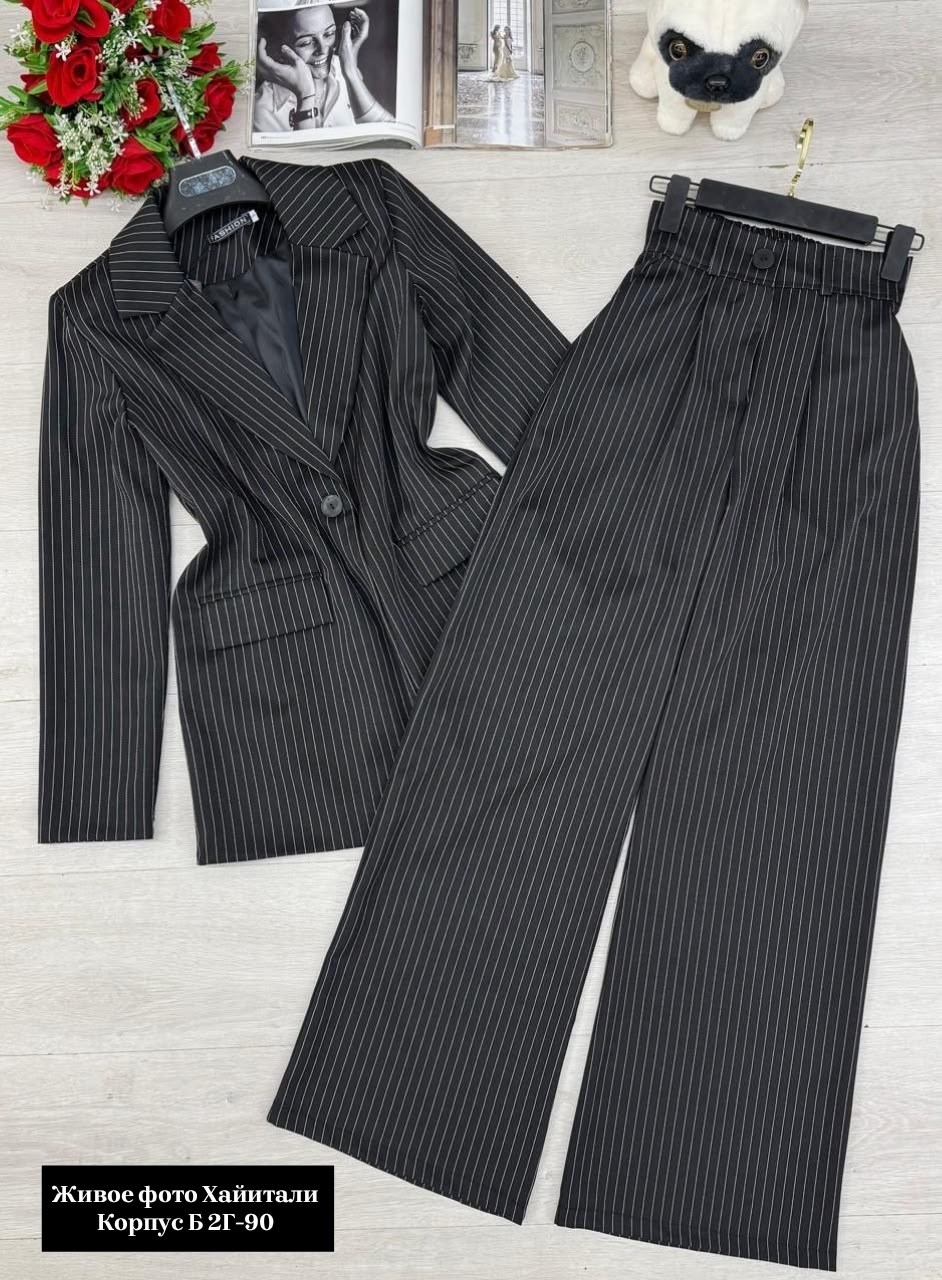 серый брючный костюм,костюм деловой женский,женские костюмы в полоску,костюм двойка,брючный костюм