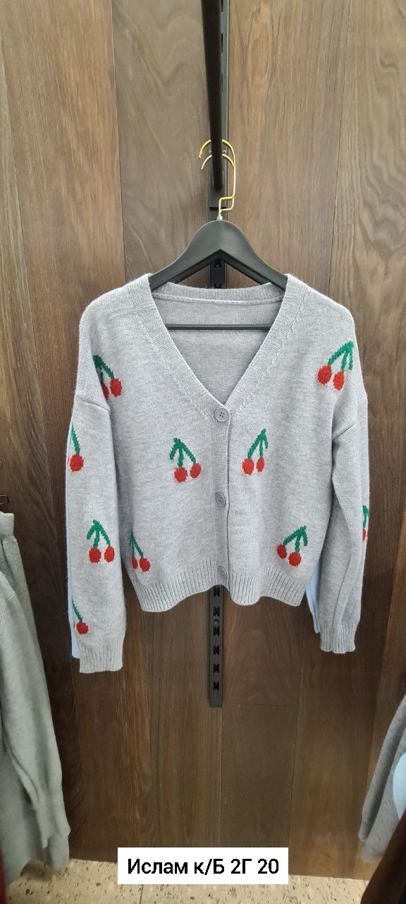 кардиган с вишенками,кардиган короткий на пуговицах с вишенками bye kitty,кардиган с вишнями,женский осенний вязаный кардиган с вышивкой вишни,женский трикотажный кардиган с вышивкой вишни