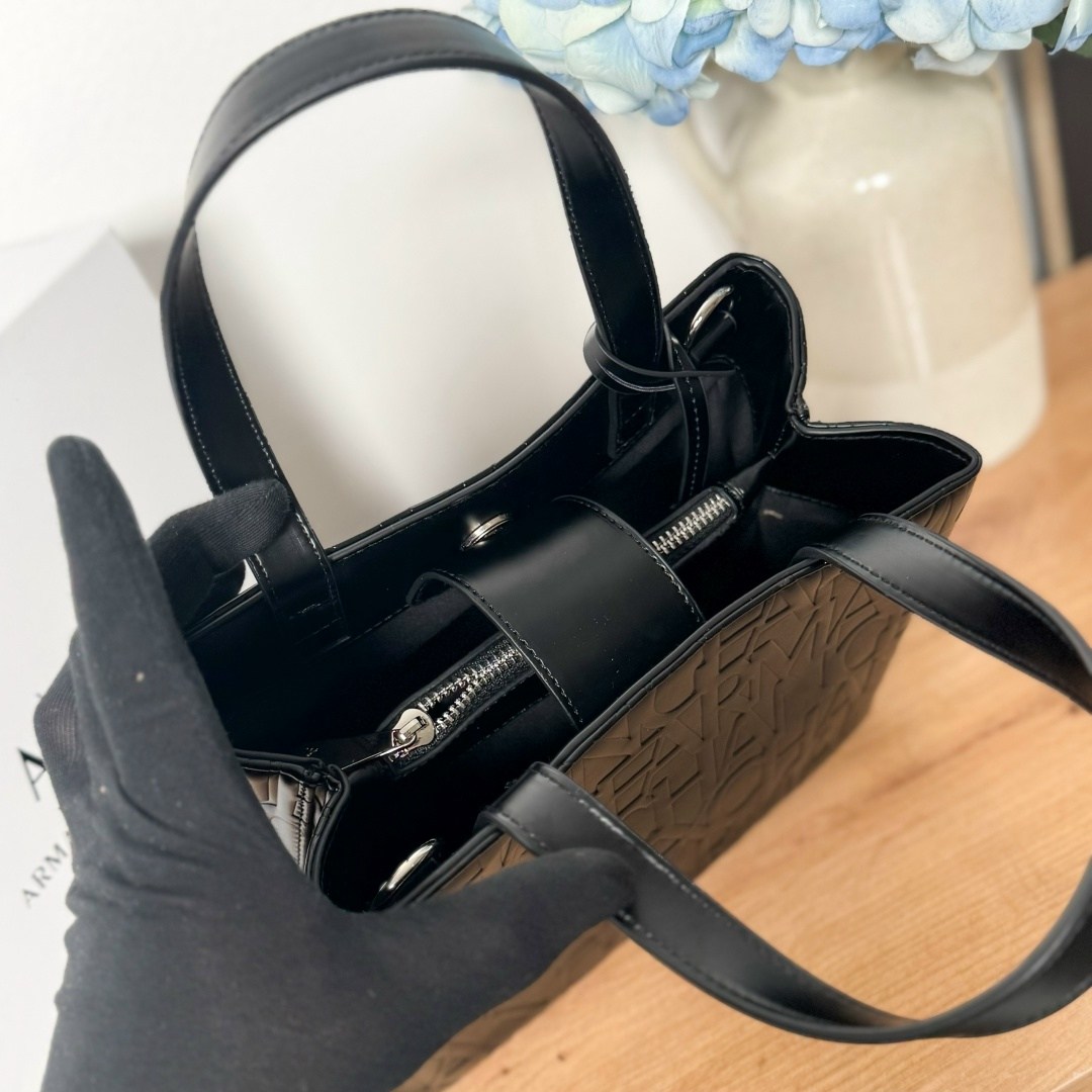 сумка armani exchange,armani exchange сумка женская,сумка armani exchange черный,черные женские сумки armani exchange,сумка armani exchange маленькая