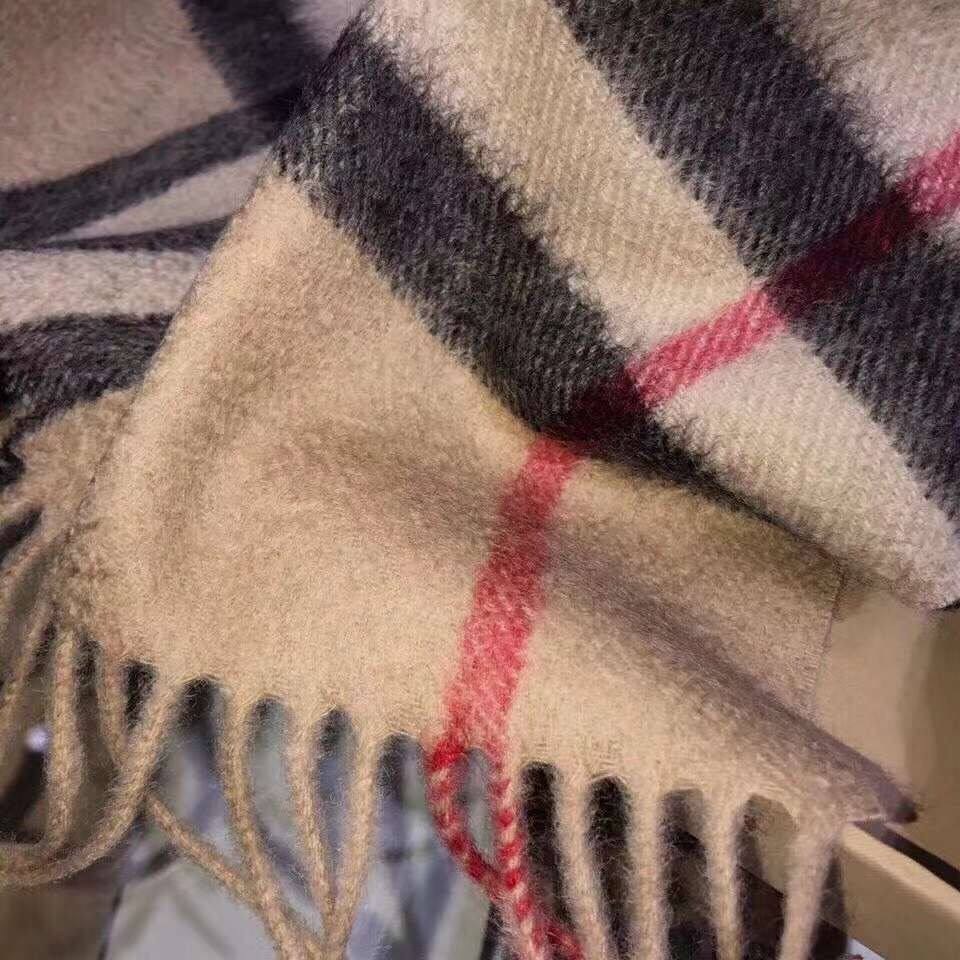 кашемировый шарф burberry,шарф burberry зимний,burberry шарф,палантин барберри оригинал кашемир,новый осенний шарф burberry модный женский кашемировый шарф в стиле