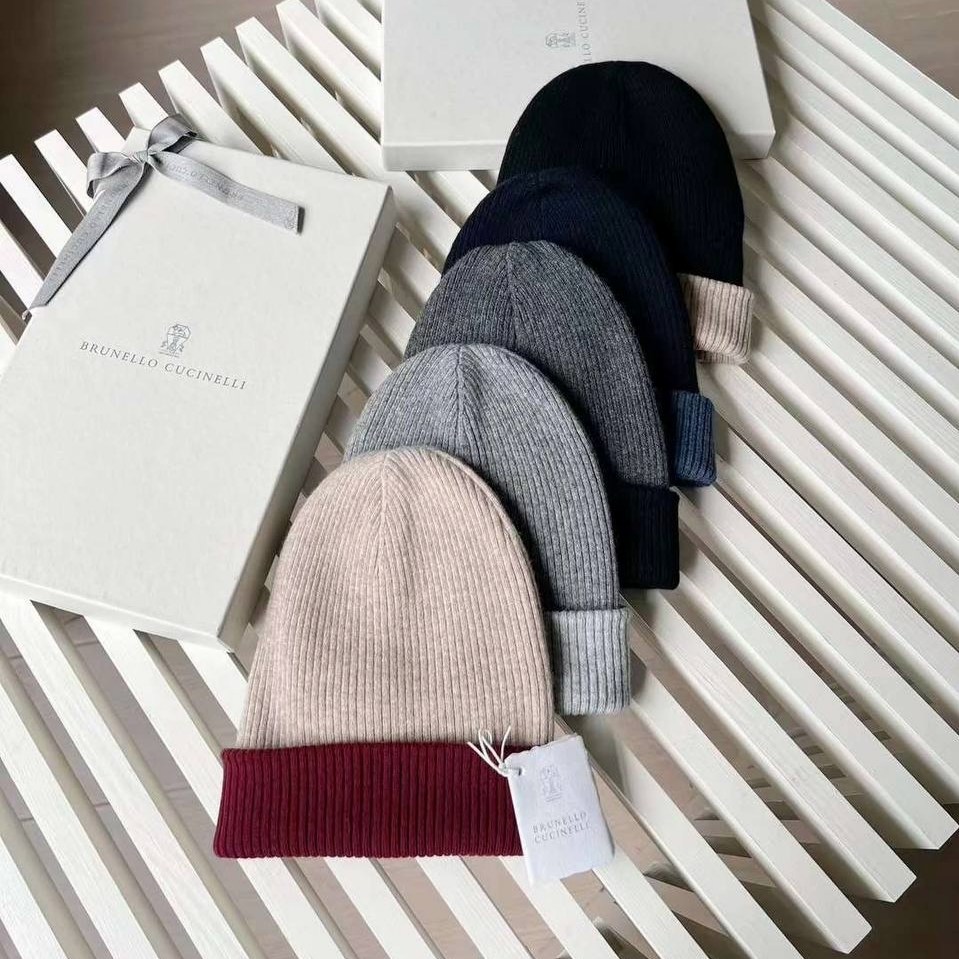 brunello cucinelli кашемировая шапка,головные уборы brunello cucinelli,шапка brunello cucinelli,женская шапка brunello cucinelli бежевая кашемир,шапка детская кашемир brunello cucinelli