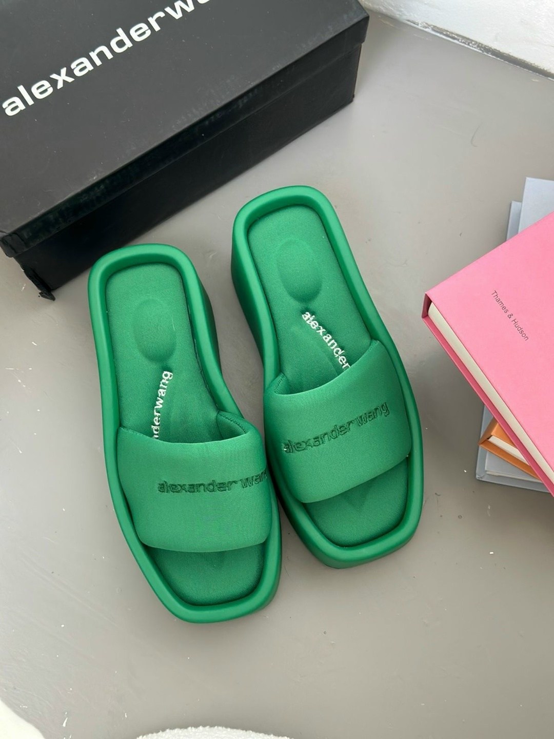 ,шлепанцы женские,модные шлепанцы,женские босоножки,шлепанцы женские на платформе