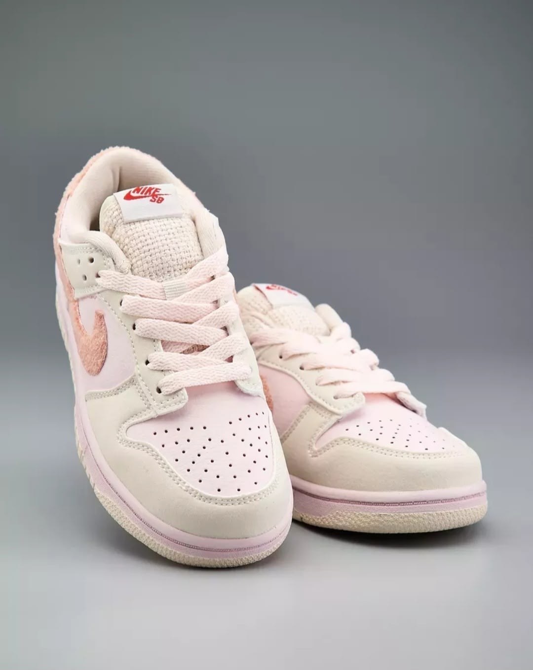 кроссовки nike sb dunk low wmns pink / white,женские кроссовки w nike dunk low light soft pink dd1503-600,розовые данки найк,кроссовки nike dunk low gs 'pink velvet' розовый,кроссовки