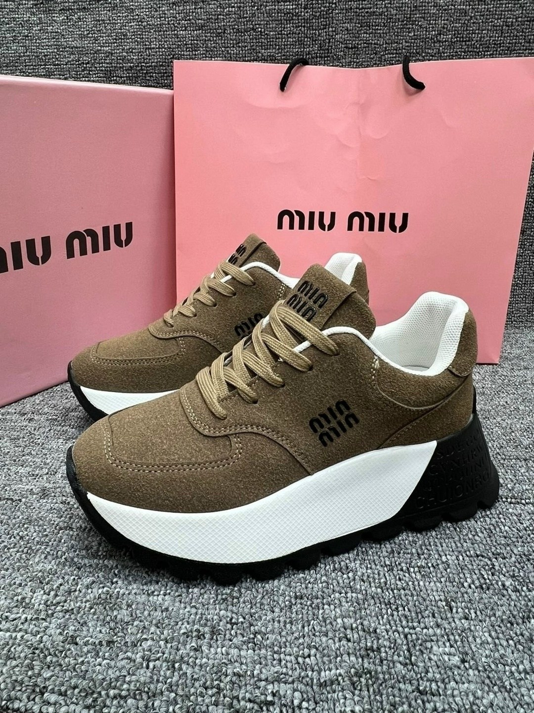 женские кроссовки miu miu,кроссовки женские,кроссовки модные,кроссовки miu miu,
