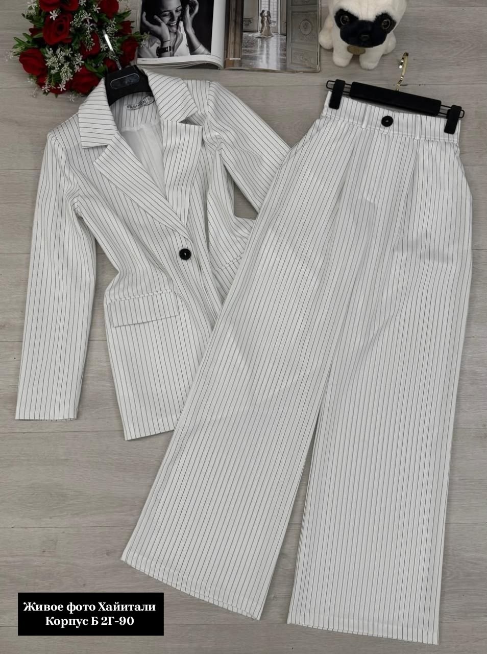 серый брючный костюм,костюм деловой женский,женские костюмы в полоску,костюм двойка,брючный костюм