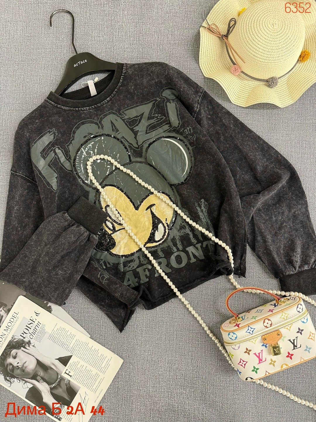 свитшот рваный толстовка варенка оверсайз кофта мики маус,свитшот варенка миккимаус amour closet,свитшот женская,свитшот с микимаусом,свитшот толстовка оверсайз микки маус со стразами