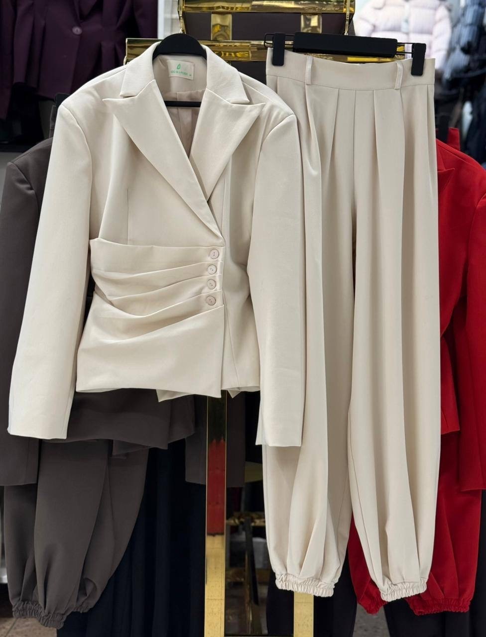 модные брючные костюмы,женский брючный костюм,черный брючный костюм,классические костюмы,черный костюм