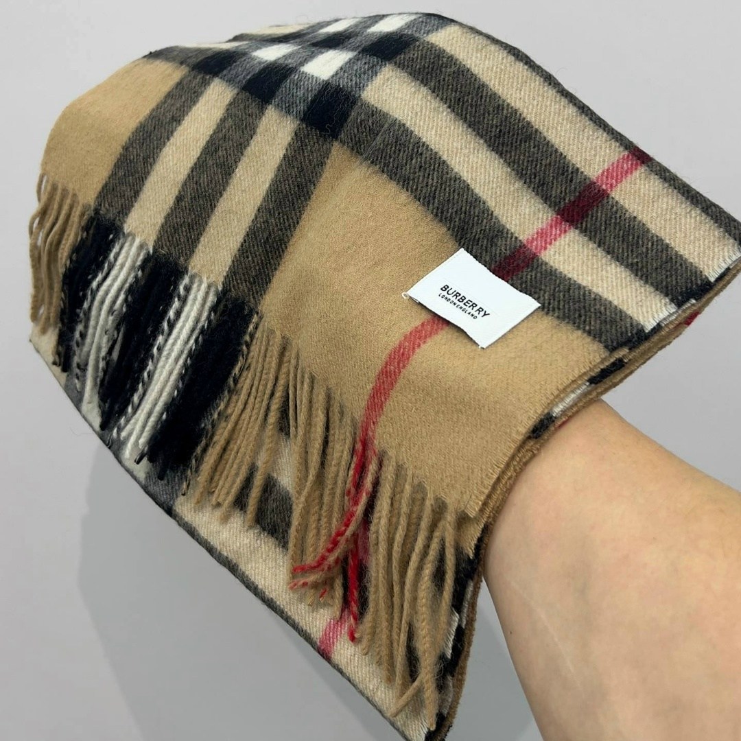 кашемировый шарф burberry,шарф burberry зимний,burberry шарф,палантин барберри оригинал кашемир,новый осенний шарф burberry модный женский кашемировый шарф в стиле