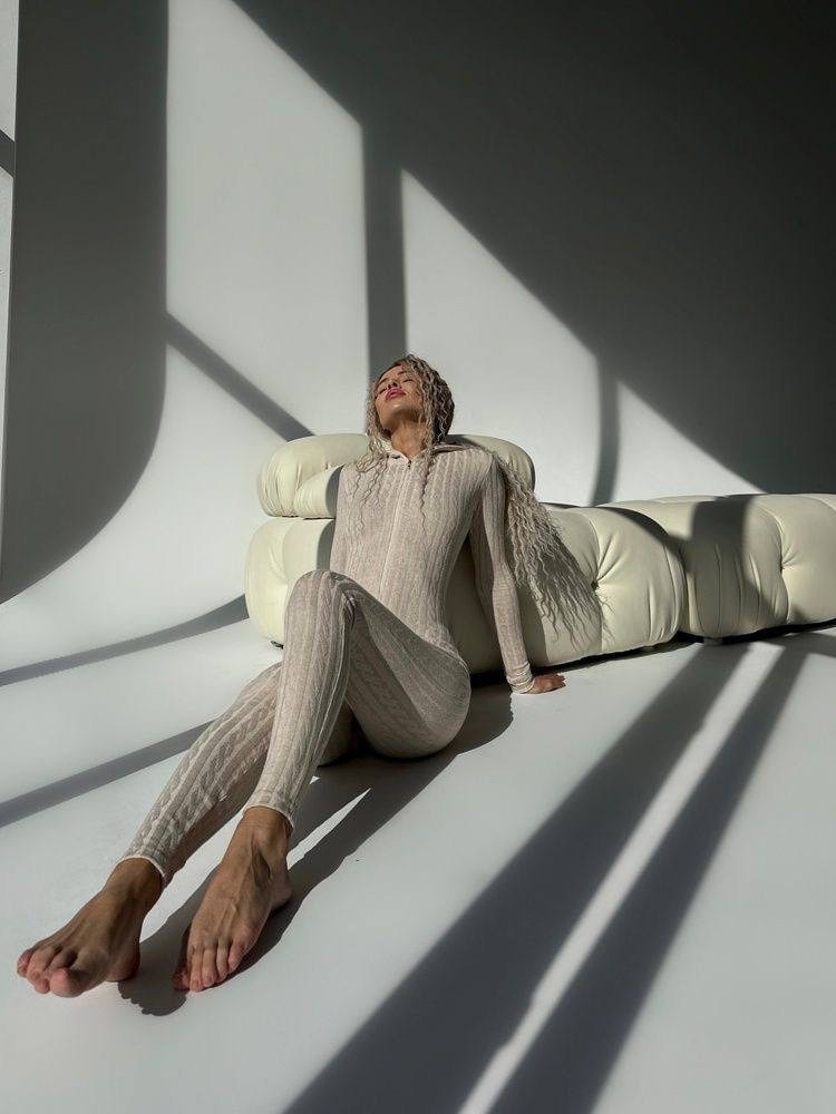 женский комбинезон,спортивный комбинезон,девушка,женский комбинезон на флисе,комбинезон белого цвета