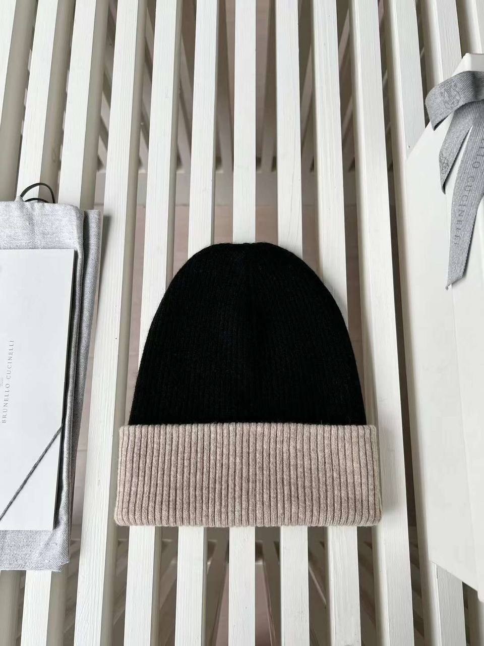 brunello cucinelli кашемировая шапка,головные уборы brunello cucinelli,шапка brunello cucinelli,женская шапка brunello cucinelli бежевая кашемир,шапка детская кашемир brunello cucinelli