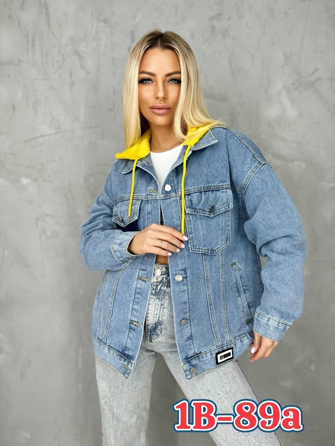 ветровка джинсовая оверсайз,джинсовая женская куртка,джинсовая куртка,женская джинсовая куртка с капюшоном,куртка джинсовая с капюшоном