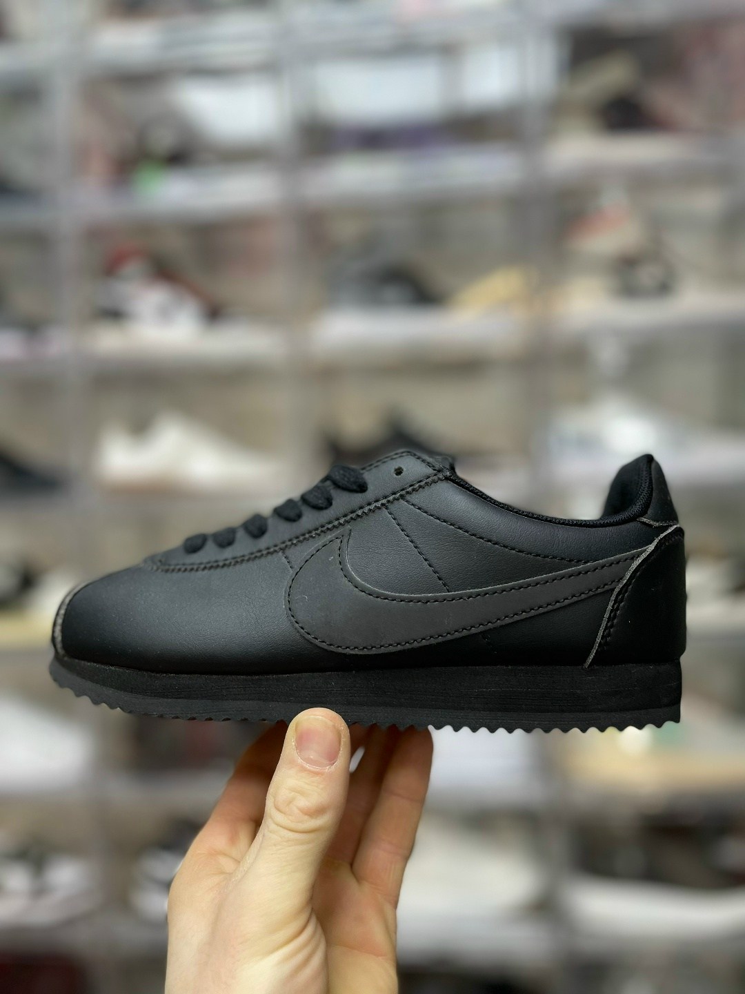 кроссовки nike nike classic cortez leather,nike classic cortez leather black 749571-002,мужские nike classic cortez кожаные черные кроссовки,nike cortez black leather,nike cortez classic