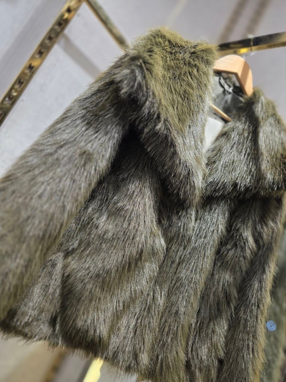 мужская шуба из койота,мужская зеленая шуба с мехом енота,енот шуба,мужская шуба в стиле волка,мужская шуба