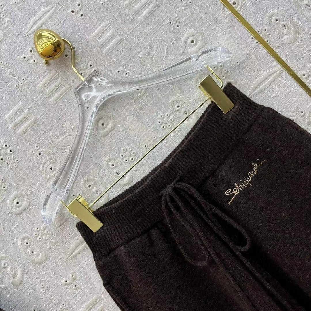 девушка,толстовка оверсайз,свитшот полузамок оверсайз на молнии с замком поло y2k ublossom,michelle ivana,свитшот полузамок оверсайз на молнии с замком толстовка ublossom