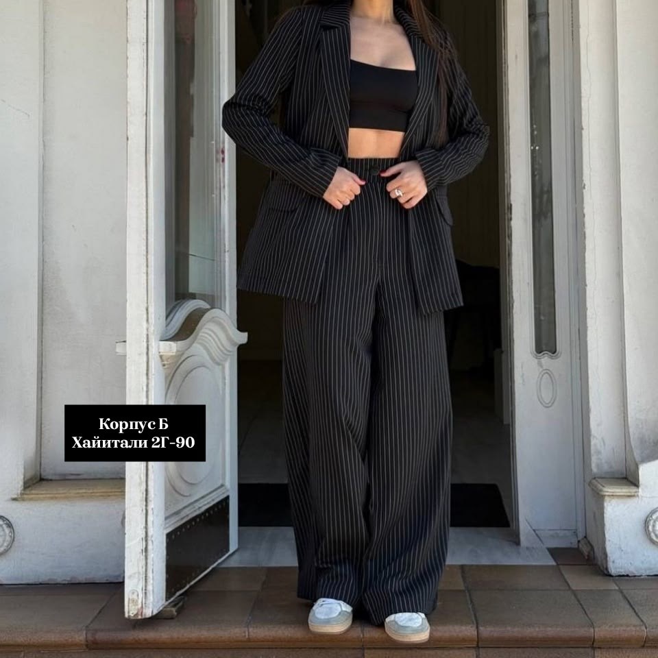 серый брючный костюм,костюм деловой женский,женские костюмы в полоску,костюм двойка,брючный костюм