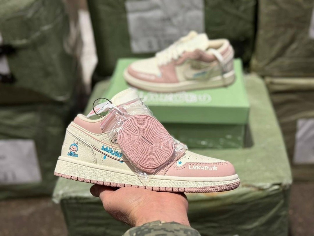 кроссовки nike air jordan 1 low x travis scott x labubu,кроссовки air jordan 1 low x travis scott 'shy pink' unisex,кроссовки,кроссовки nike air jordan 1 low,кроссовки air jordan 1