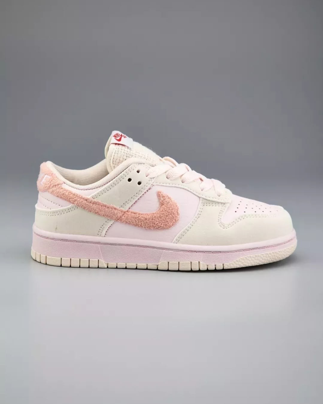 кроссовки nike sb dunk low wmns pink / white,женские кроссовки w nike dunk low light soft pink dd1503-600,розовые данки найк,кроссовки nike dunk low gs 'pink velvet' розовый,кроссовки
