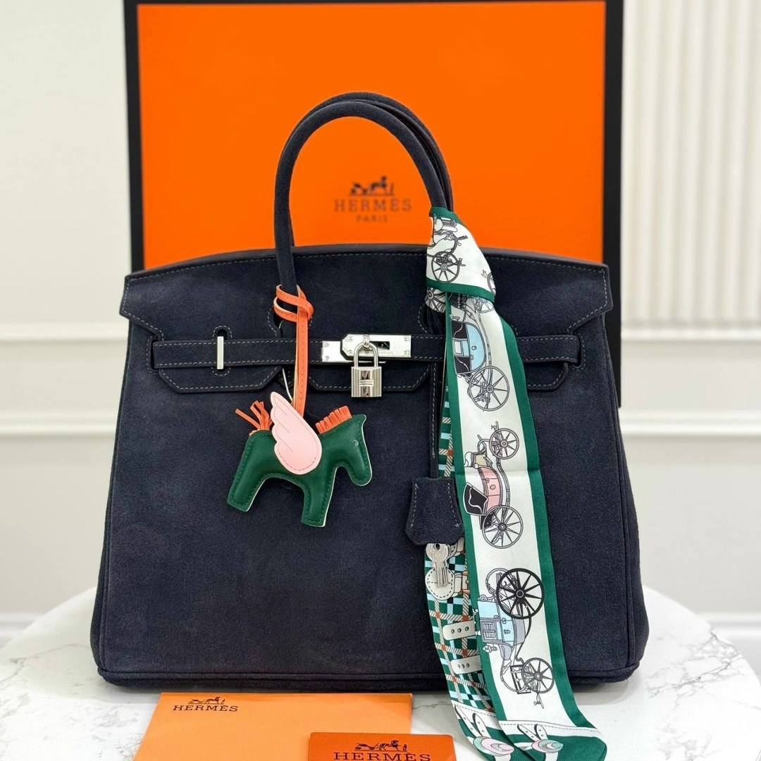 hermes сумка,сумки эрмес замшевая,женская сумка hermes,сумка гермес биркин с лошадью,сумка эрмес биркин с платком