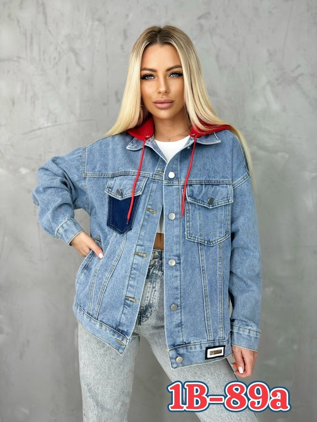 ветровка джинсовая оверсайз,джинсовая женская куртка,джинсовая куртка,женская джинсовая куртка с капюшоном,куртка джинсовая с капюшоном