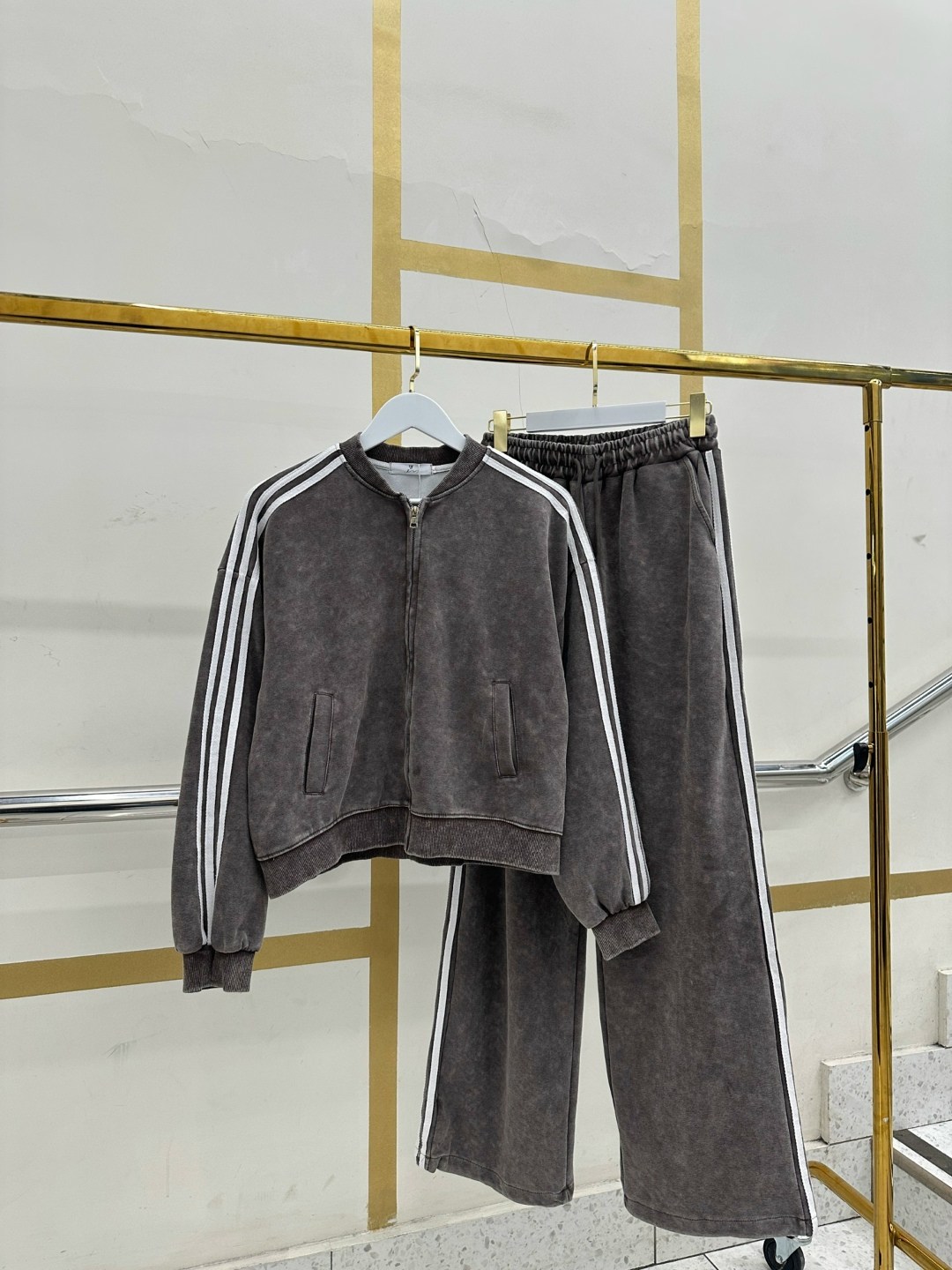 adidas burgundy velour tracksuit,адидас велюровая,велюровый спортивная костюм,бархатный костюм адидас,adidas originals beckenbauer tracksuit velour maroon white size m