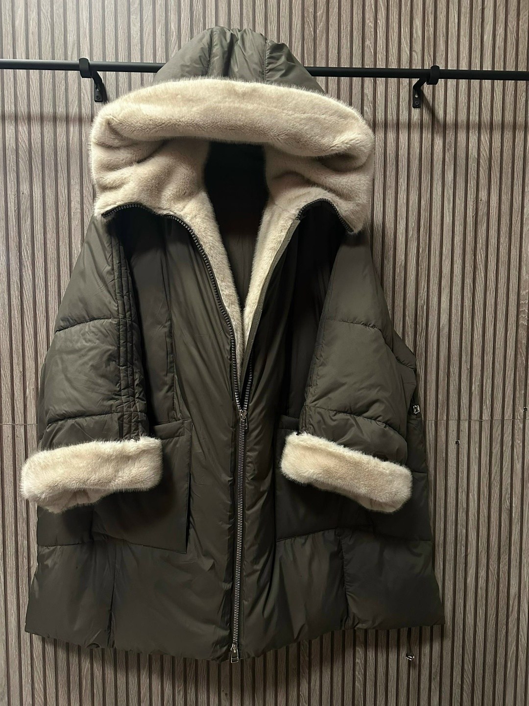 зимняя куртка,бомбер пуховик с капюшоном оливковый с мехом норки,пуховик,женская зимняя куртка,пуховик зимний с мехом куртка теплая шуба