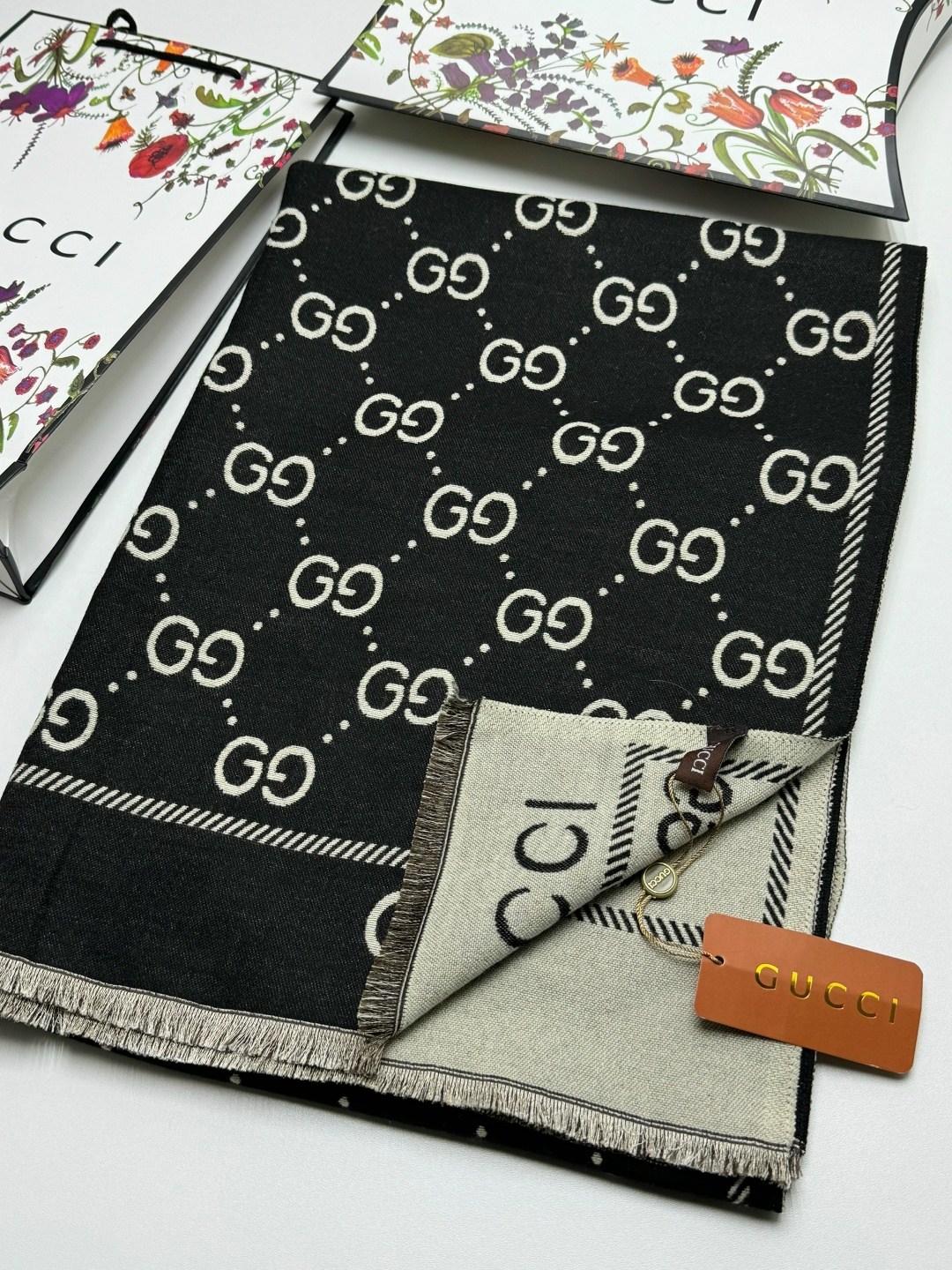 шарф gucci,теплый шарф гуччи,палантин гуччи кашемир,шарф гуччи телесный,брендовый женский палантин gucci