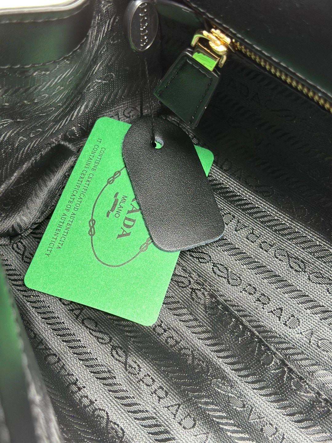 prada сумка на плечо,prada prada,сумка prada,сумка женская prada,сумка prada прада