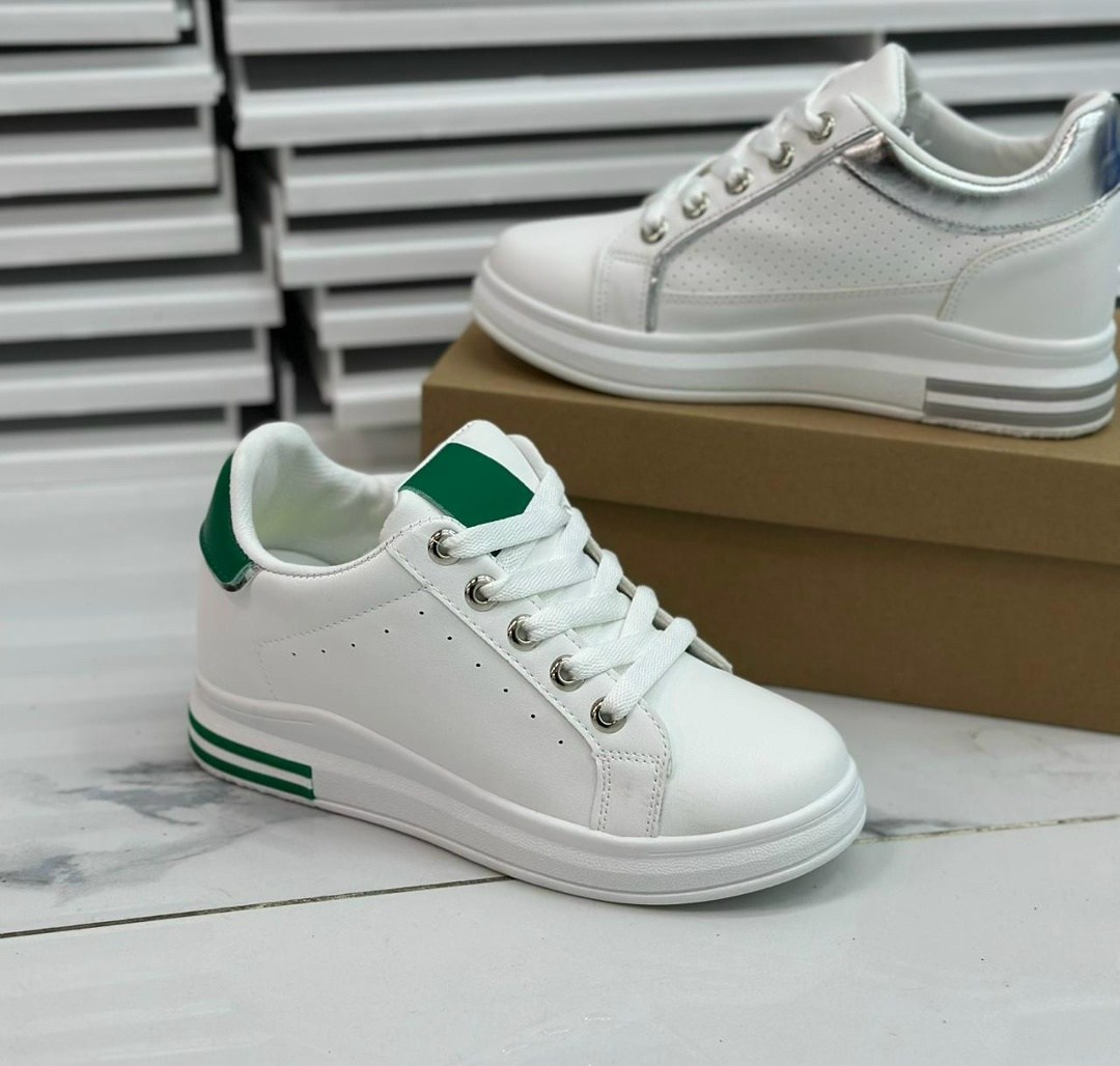 ,женские кроссовки,кроссовки модные,обуви,женские белые кроссовки