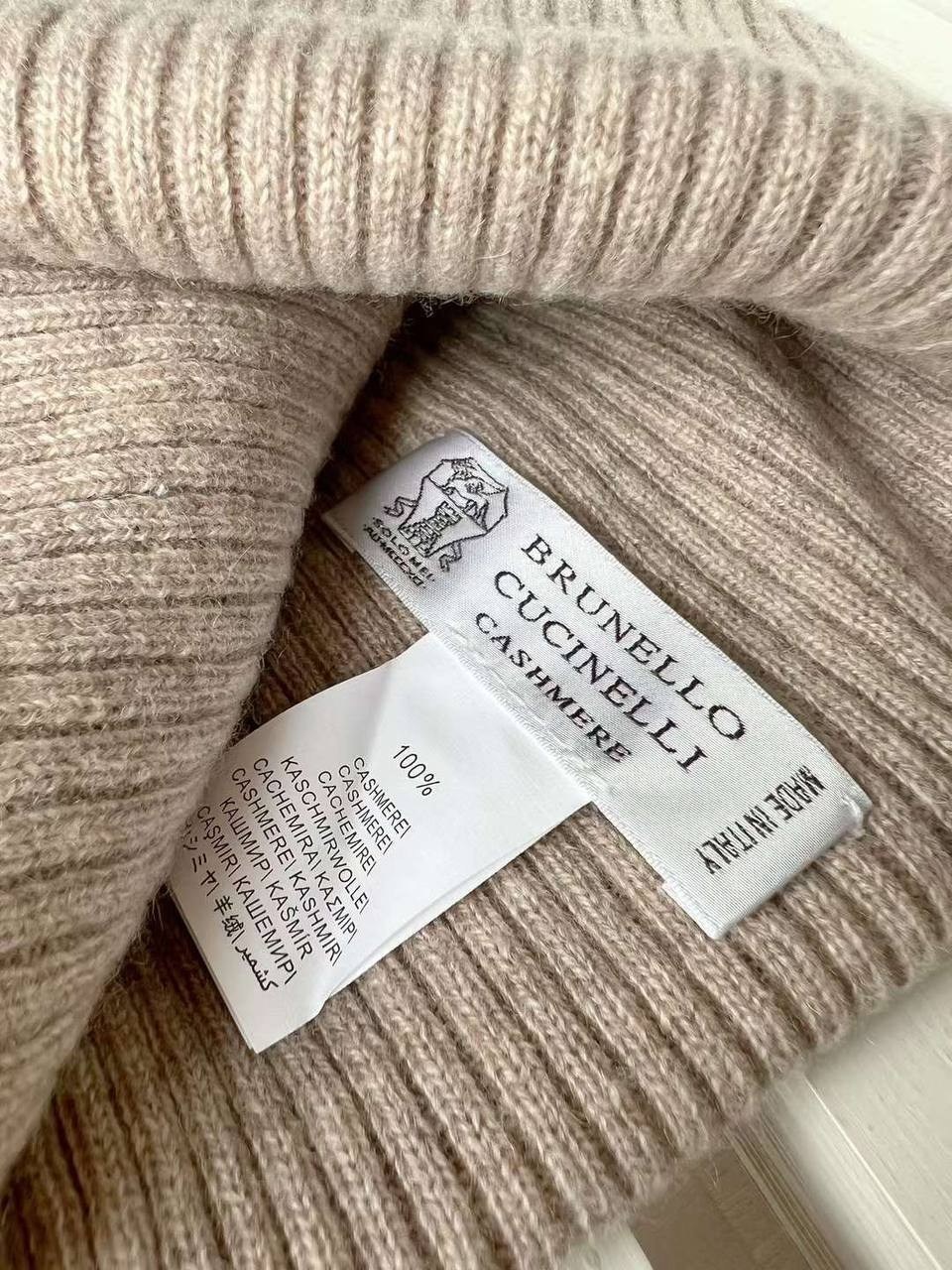 brunello cucinelli кашемировая шапка,головные уборы brunello cucinelli,шапка brunello cucinelli,женская шапка brunello cucinelli бежевая кашемир,шапка детская кашемир brunello cucinelli