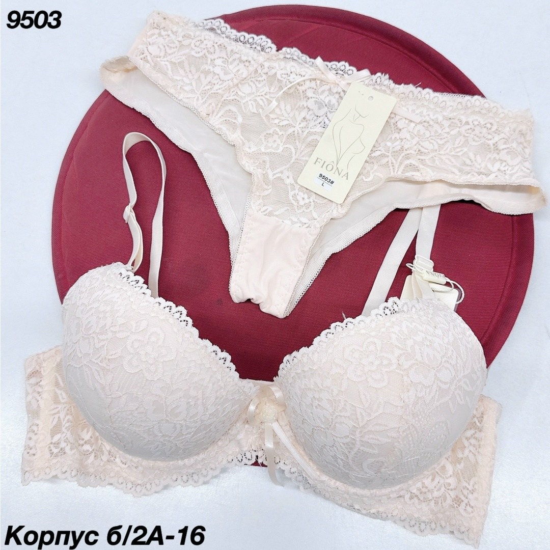 комплект женского нижнего белья,комплект нижнее белье,женский кружевной комплект нижнего белья,женское нижнее белье,нижнее белье комплект кружевное