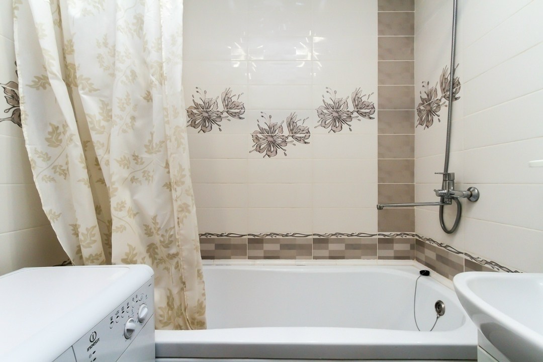 апартаменты нижний новгород,уютная однокомнатная квартира,большая кухня,однокомнатная квартира,кухня салатовая с белым