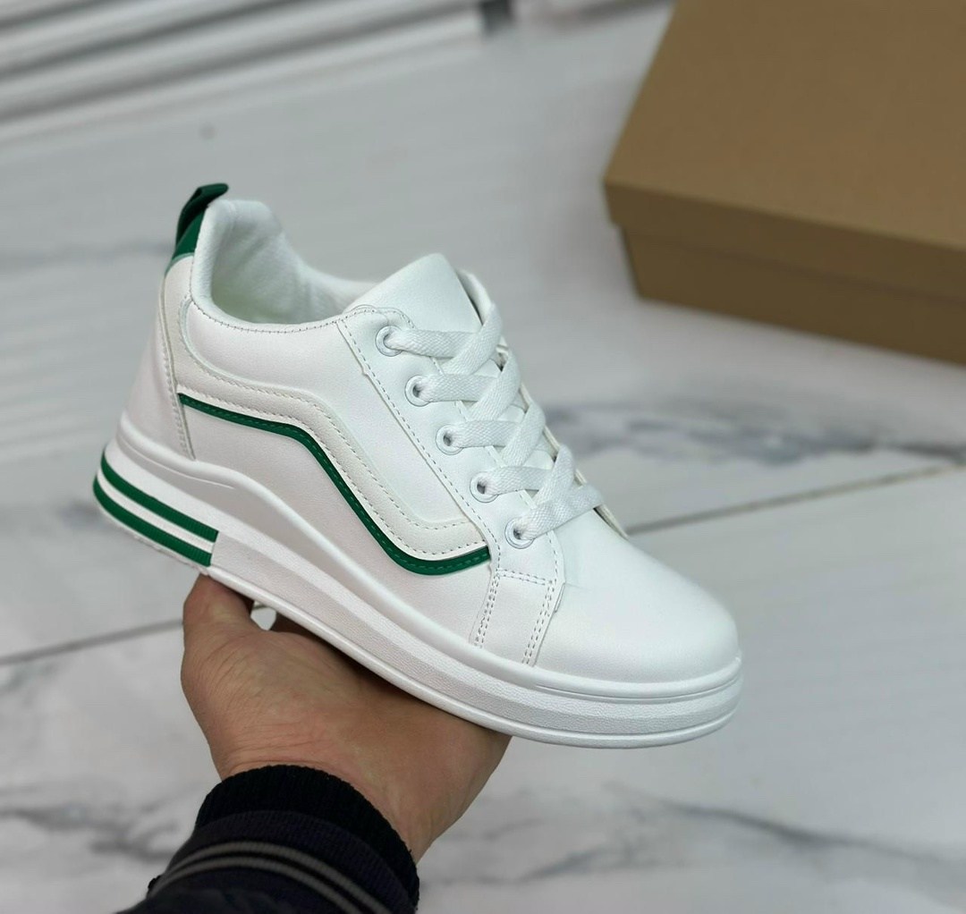 ,женские кроссовки,кроссовки модные,обуви,женские белые кроссовки