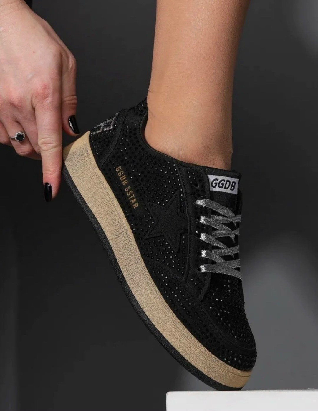 ,кроссовки golden goose с пайетками на платформе,женские кеды,голден гус кеды черные,кеды женски