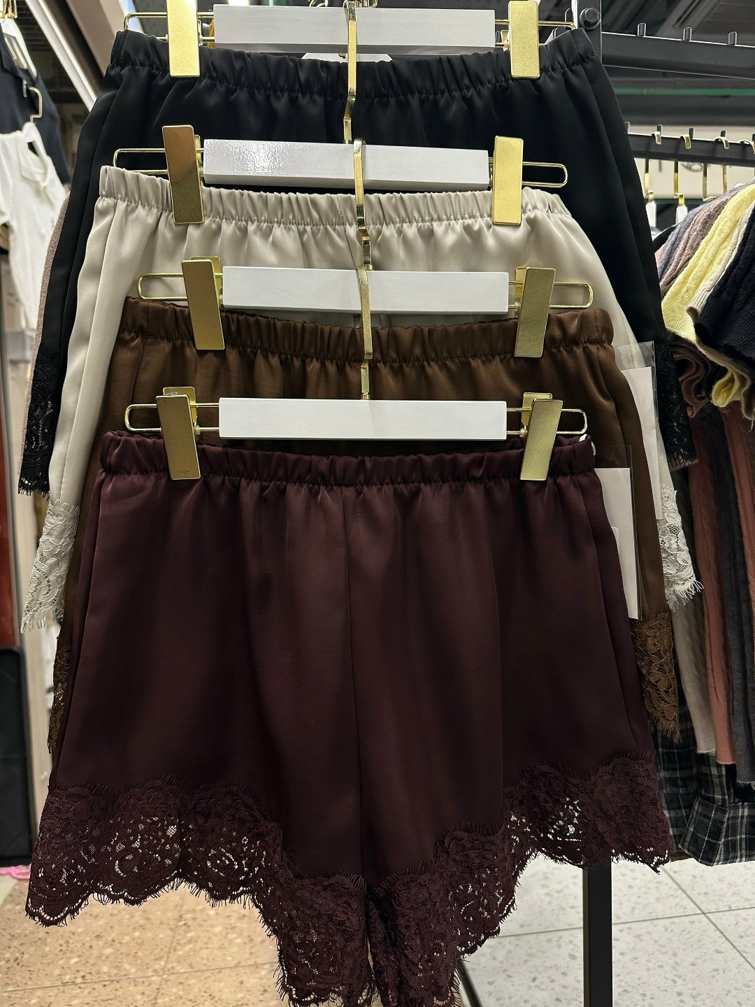 шорты кружевные,шорты с кружевом,меховые шорты,шорты женские,повседневные шорты